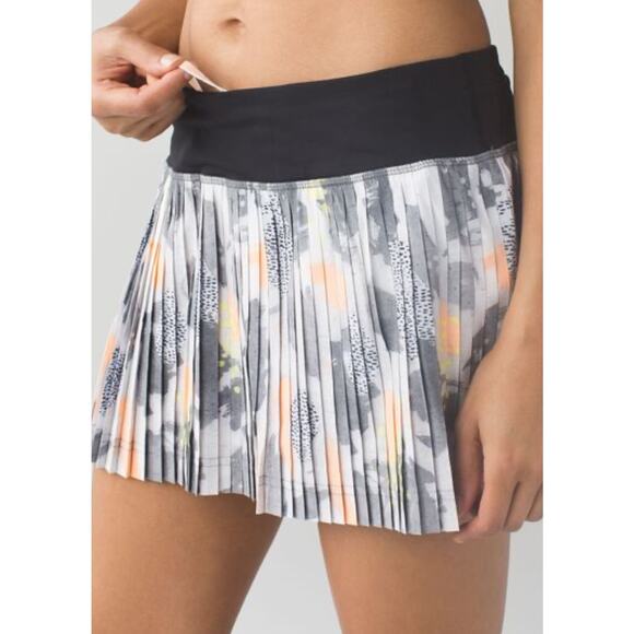 Lululemon Pleat to Street‎ II Pleated Skirt Pickle Ball, Tennis, Golf- Size 6 - Picture 3 of 10